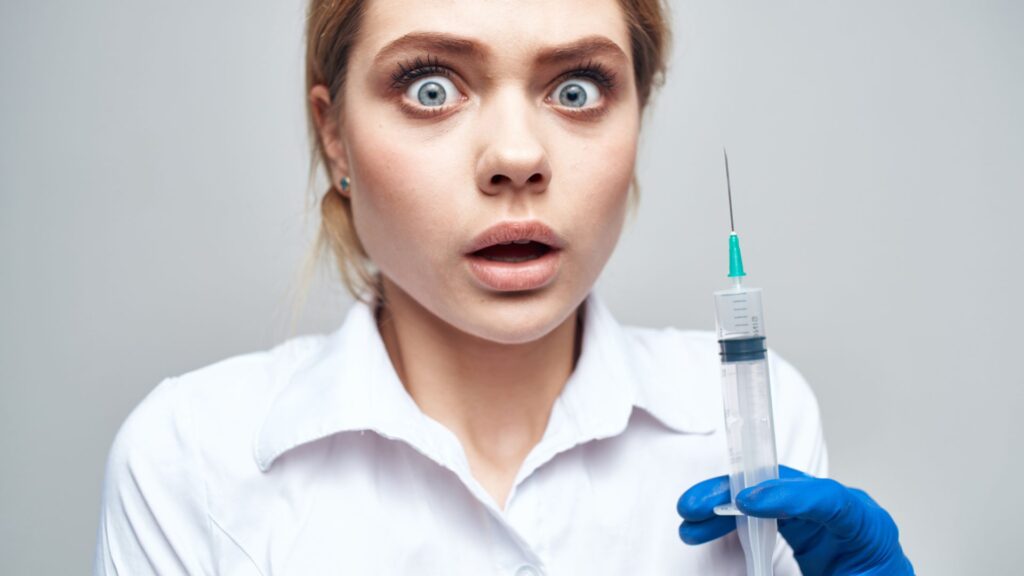 顔の脂肪吸引注射で後悔する理由