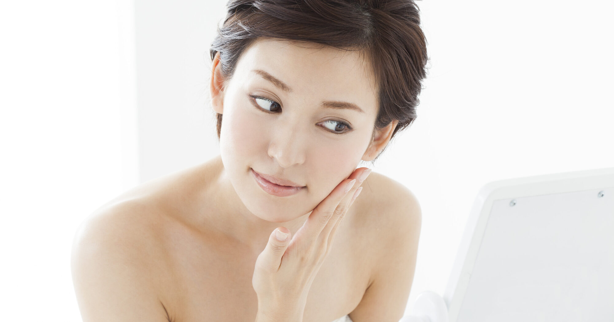 <h2 class="text-center mx-auto cDarkGrey h3 mb-3 title_borderB_Gold">